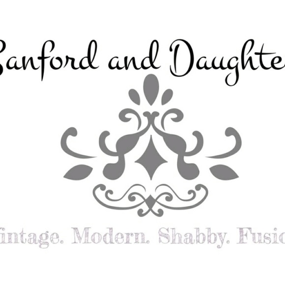 Clothing. Jewels. Shoes. - Picture 2 of 2